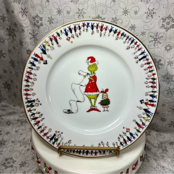 The Grinch Who Stole Christmas CIndy Lou Who & Whoville 8 Piece Dining Set - Picture 3 of 13